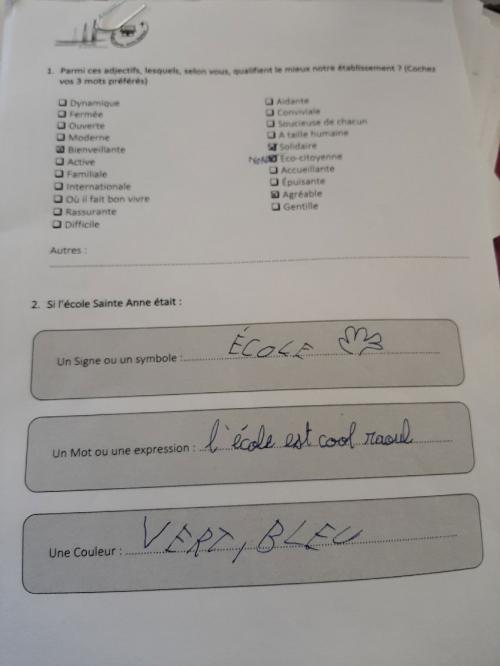 Réflexion des élèves sur le futur logo de l'école